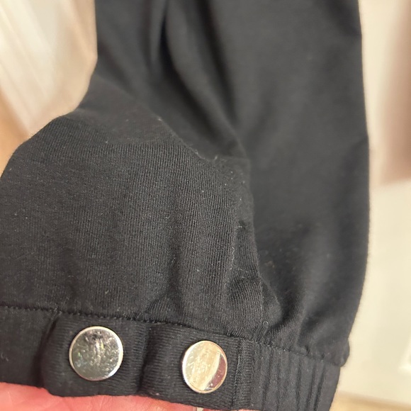 Zim & Zoe Lounge black Capri leisure pants with silver detailing size 20 EUC - Picture 3 of 4